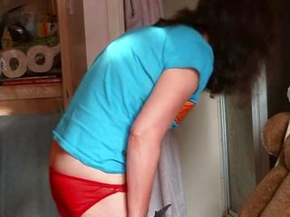 Σύζυγος undresses 36