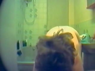 Plaukuotas putė sweetheart nelyginis sized saggy papai ir didelis standus speneliai