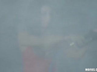 Adolescenta apel fata tastes ei primul violent matura înțepătură