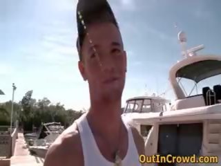 Youn chlapíci těší venkovní homosexuální zkurvenej 1 podle outincrowd