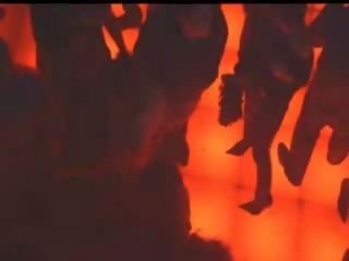 Số hai nga người phụ nữ trong disco đêm câu lạc bộ đêm