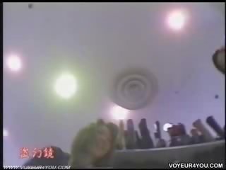 Venku místo damsel upskirt