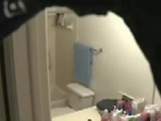 Grande jovem grávida voyeur câmara banho