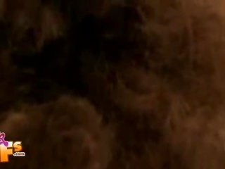 Breasty playgirl exposes φυσαλίδα κώλος