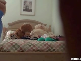 Pequena jovem grávida passeios enorme falo