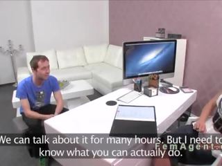 Assistant wanking while female agent sikiş