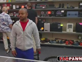 Thug wannabe sucks my big sik for nagt pul