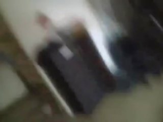 Африканська покоївка chats з людина jacking від