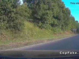 Ukrivljen več deity je ponaredek cops phallus v javno