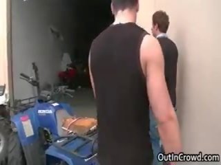 Fellow dostaje weenie zasysane w garage 2 przez outincrowd