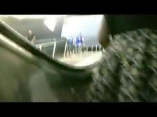 Μελαχρινός/ή κάτω από την φούστα με beau