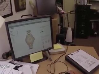 Zartyldap maýyrmak ýalaňaja seredýän sikiş at bag place