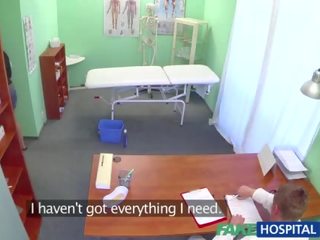 Bruneta čistenie pani dostane buchol ťažký