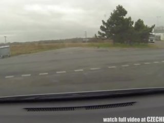 Fantezie femeie milf obține plătit pentru masina la dracu