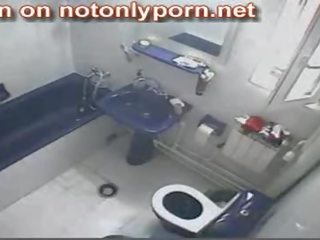 2795 - okouzlující školačka močení na skrytý záchod vačka