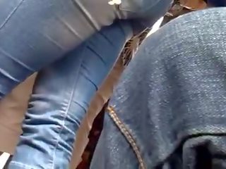 Nahoru sukně footage na školačka na the ulice