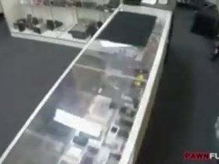 Đại học thiếu niên pawns cô ấy twat và đập tại các pawnshop