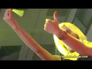 Masyarakat pertunjukan seks lapdance