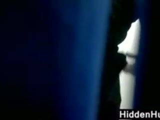 גברת watched מִשְׁתַנֶה ב א dressing חדר