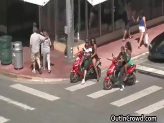 Adolescent pridobi ass zajebal na roof od stavba