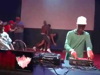 Garota Fica Nua No mov Do Mc Magrinho