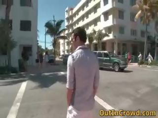 Sexy homosexuál adolescents sání a zkurvenej na the roof 2 podle outincrowd