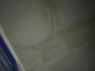Brunet ýaşlar sucks huge prick and fucks in jemagat öňünde garage