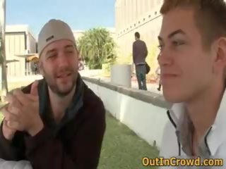 Delightful туинк гадно и получава чукане в публичен 2 от outincrowd