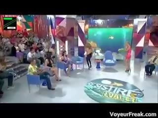 Slutty blondinė pupytė rodantis didelis papai part3