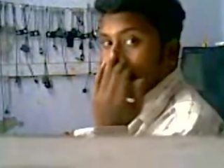ভেষজবিজ্ঞানী সঙ্গে লুক্কায়িত ক্যামেরা