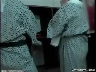 Dressing 部屋 全く 裸