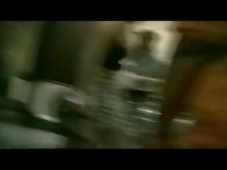 褐发女郎 掀裙 同 steady