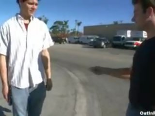 Logan scores me një tërheqës i huaj