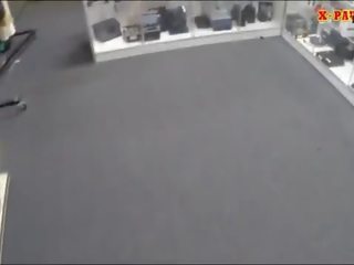 Pleasant kamariere dehur nga e ndyrë pawn stripling