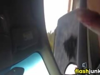 আবেগঘন buddy দেখাচ্ছে বন্ধ তার ফুটা যখন ড্রাইভিং