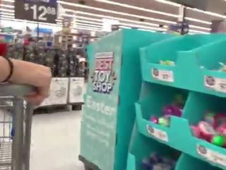 A real pinarak recording a magnificent maly at walmart -