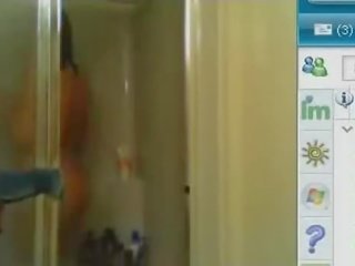 Prostitutka najstnice showering med ji kamera tok