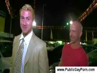 Maşyn sales chap gives a jemagat öňünde blow job